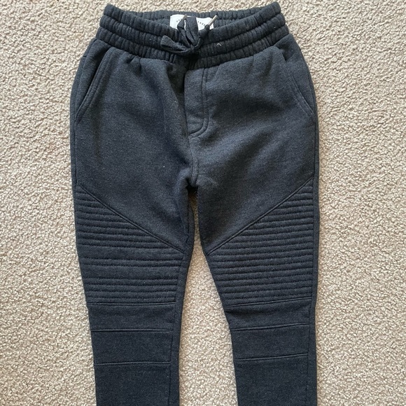 Boys XS (5/6) grey pants - Picture 1 of 3